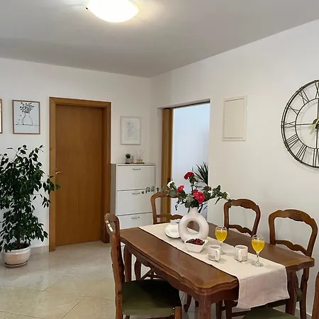 Lora Apartman Makarska