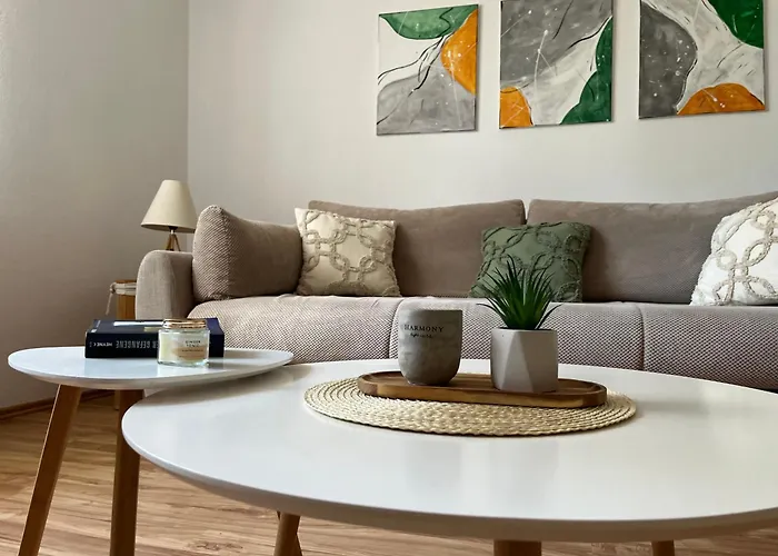 Lora Макарска