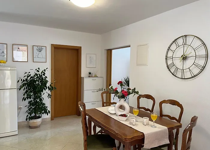 Lora Apartment Makarska