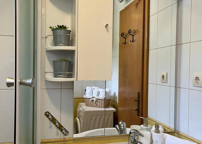 Lora Макарска