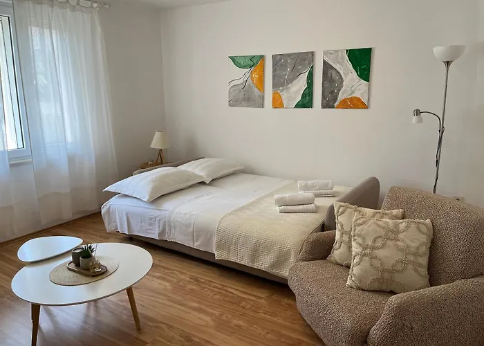 Апартаменты Lora