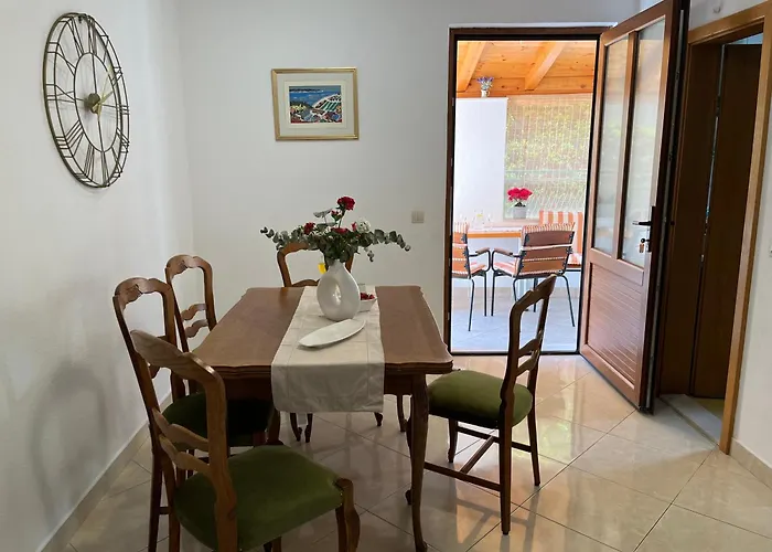 Lora Апартаменты Макарска