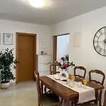 Lora Apartman Makarska
