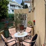 Lora Apartman *