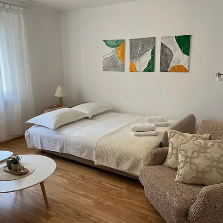 Apartman Lora